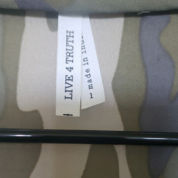 Live 4 Truth Green Bomber Jacket with Stylish Design - Picture 3 of 5